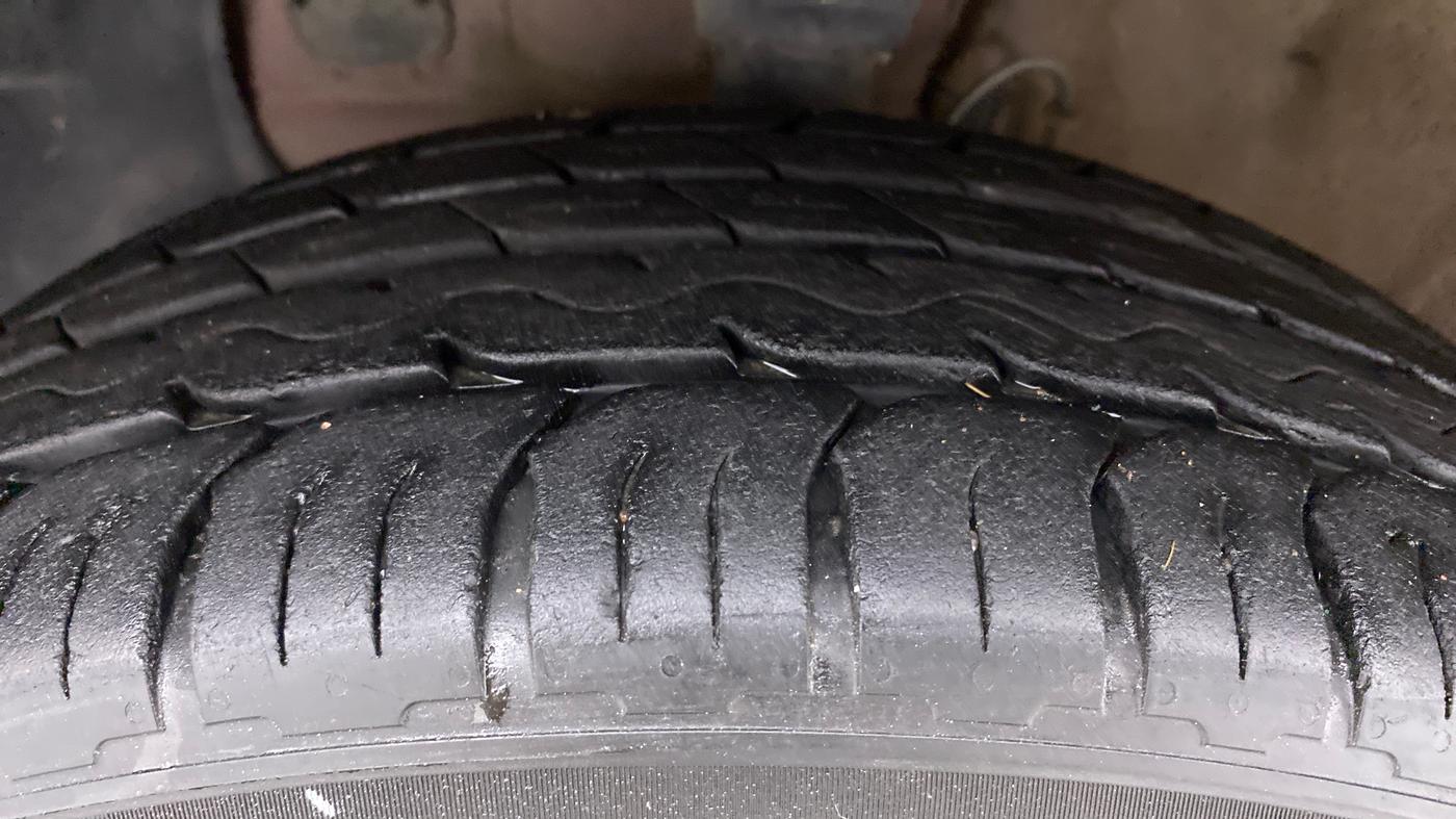 2019 Hyundai Elite i20 1.2  ASTA (O) CVT, Petrol, Automatic, 60,129 km, Left Front Tyre Tread
