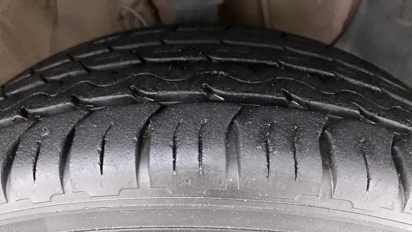 2019 Hyundai Elite i20 1.2  ASTA (O) CVT, Petrol, Automatic, 60,129 km, Right Front Tyre Tread