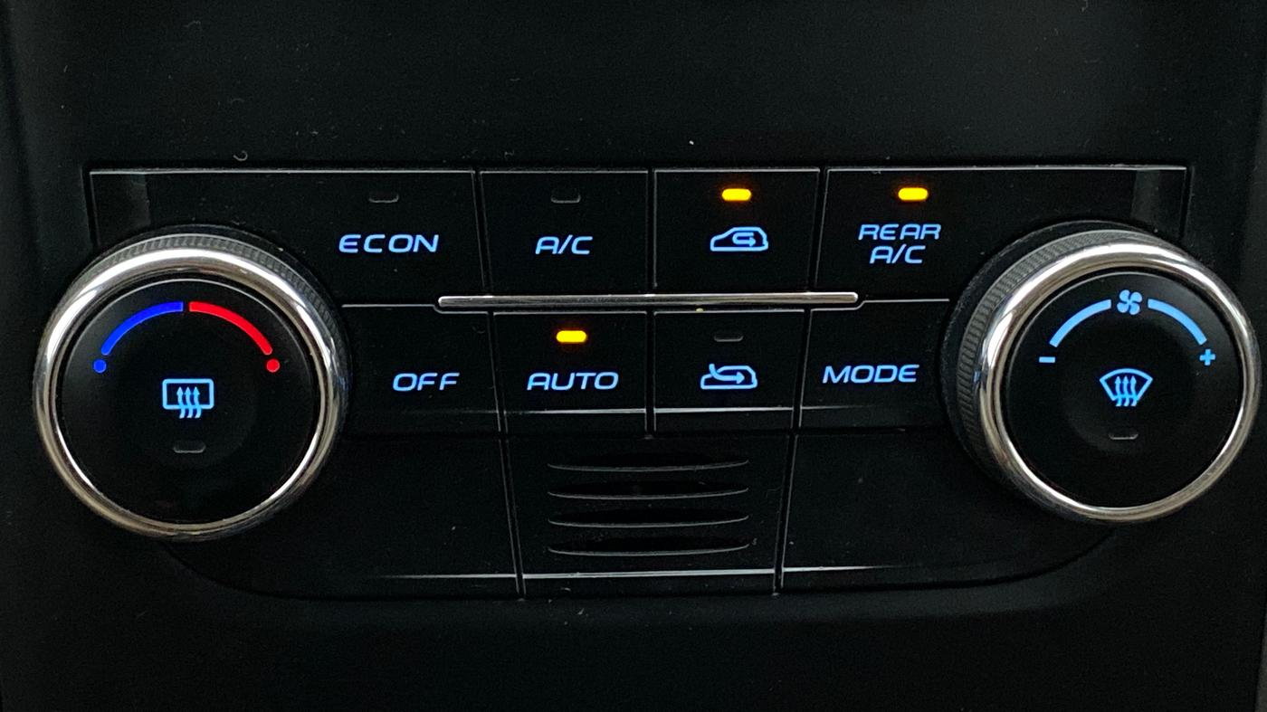 2016 Mahindra XUV500 W6, Diesel, Manual, 71,910 km, Automatic Climate Control