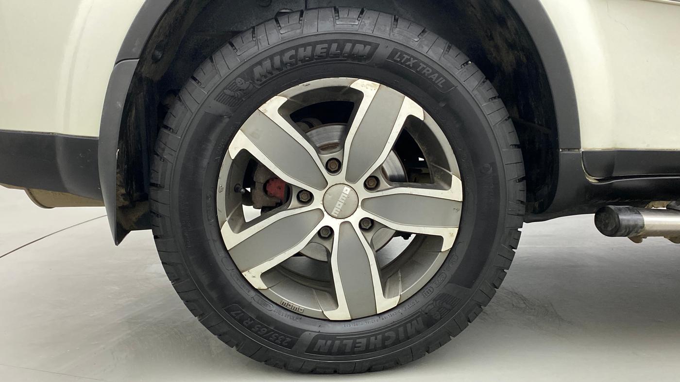 2016 Mahindra XUV500 W6, Diesel, Manual, 71,910 km, Right Rear Wheel