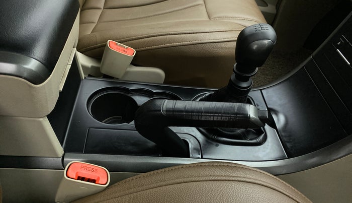 2016 Mahindra XUV500 W6, Diesel, Manual, 71,910 km, Gear Lever