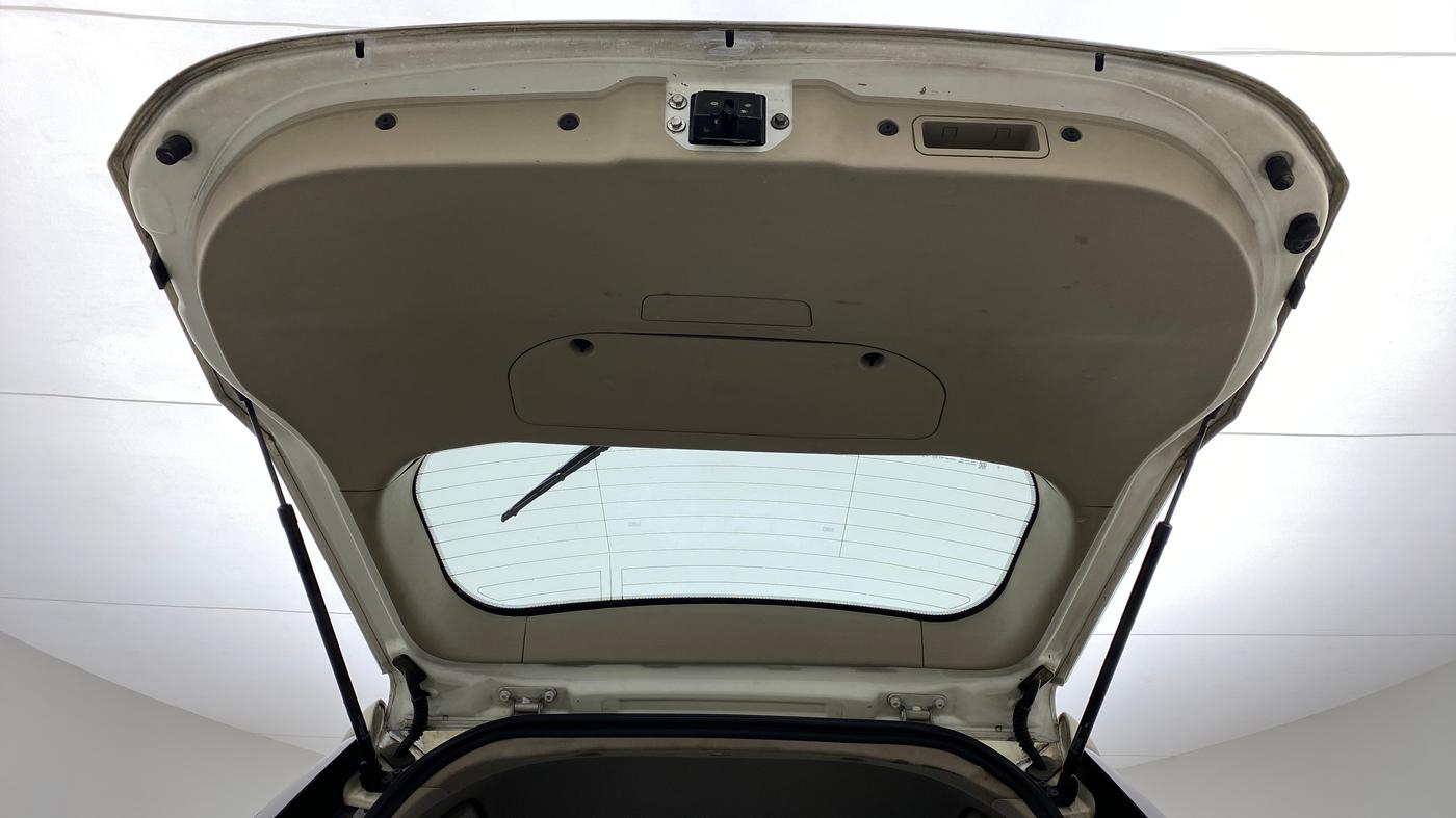 2016 Mahindra XUV500 W6, Diesel, Manual, 71,910 km, Boot Door Open