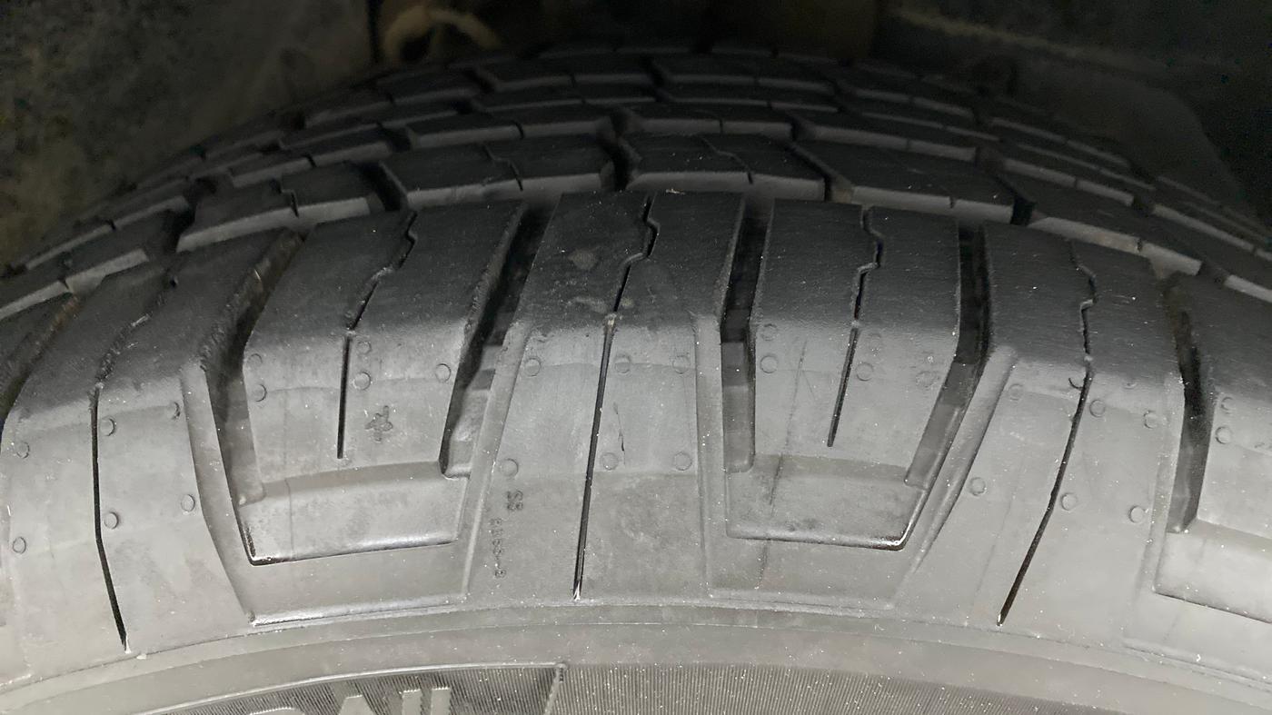 2016 Mahindra XUV500 W6, Diesel, Manual, 71,910 km, Right Front Tyre Tread