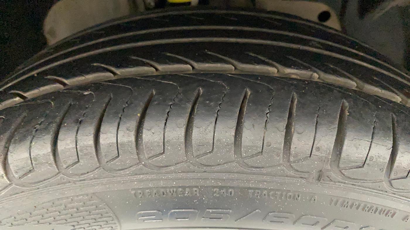 2016 Ford Ecosport TITANIUM 1.5L PETROL, Petrol, Manual, 1,06,057 km, Right Front Tyre Tread