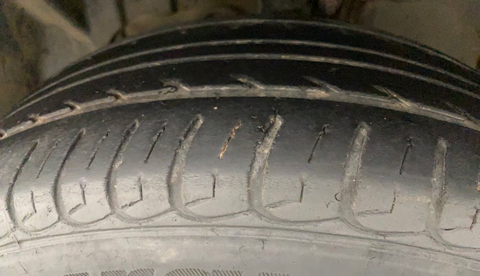 2016 Ford Ecosport TITANIUM 1.5L PETROL, Petrol, Manual, 1,06,057 km, Left Front Tyre Tread