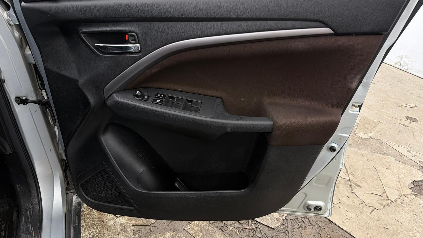 2023 Maruti BREZZA ZXI, Petrol, Manual, 47,431 km, Driver Side Door Panels Control