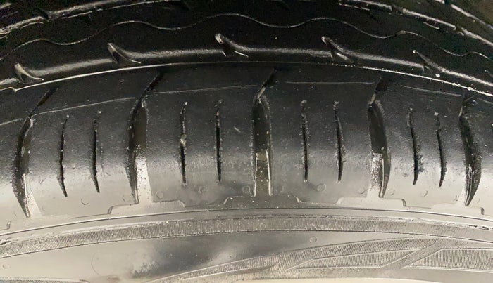 2021 Hyundai VENUE SX 1.5 (O) EXECUTIVE CRDI, Diesel, Manual, 82,303 km, Left Front Tyre Tread