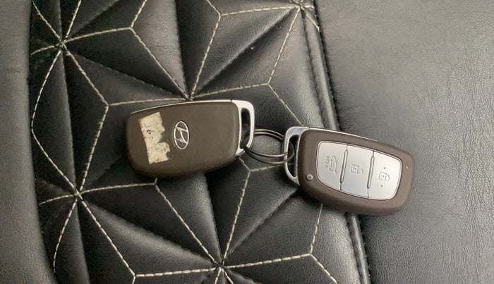 2021 Hyundai VENUE SX 1.5 (O) EXECUTIVE CRDI, Diesel, Manual, 82,303 km, Key Close Up