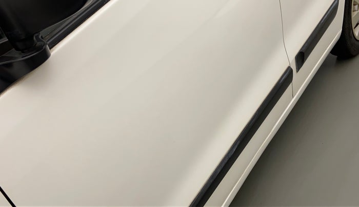 2016 Maruti Wagon R 1.0 LXI, Petrol, Manual, 14,438 km, Front passenger door - Slightly dented
