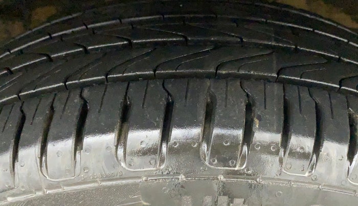 2017 Maruti Baleno ZETA PETROL 1.2, Petrol, Manual, 62,497 km, Right Front Tyre Tread