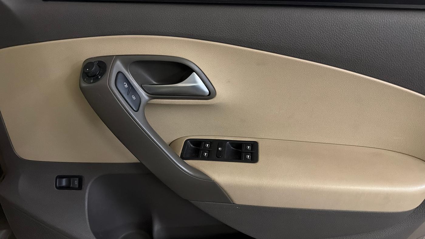 2016 Volkswagen Vento HIGHLINE PETROL AT, Petrol, Automatic, 73,545 km, Driver Side Door Panels Control