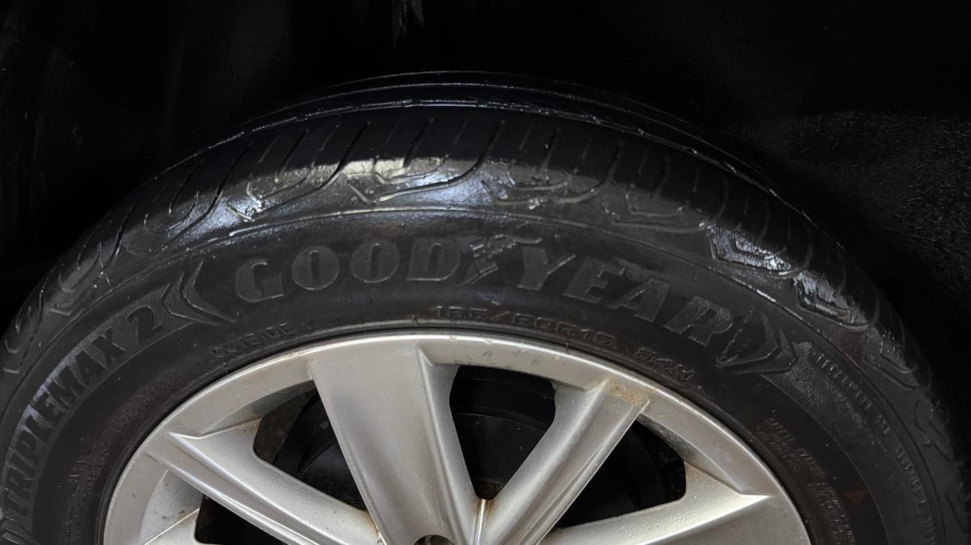 2016 Volkswagen Vento HIGHLINE PETROL AT, Petrol, Automatic, 73,545 km, Right Rear Tyre Tread