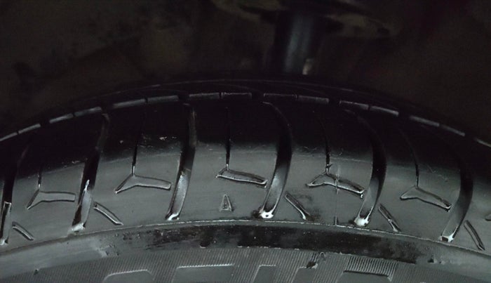 2021 Maruti XL6 ZETA AT, Petrol, Automatic, 84,940 km, Left Front Tyre Tread