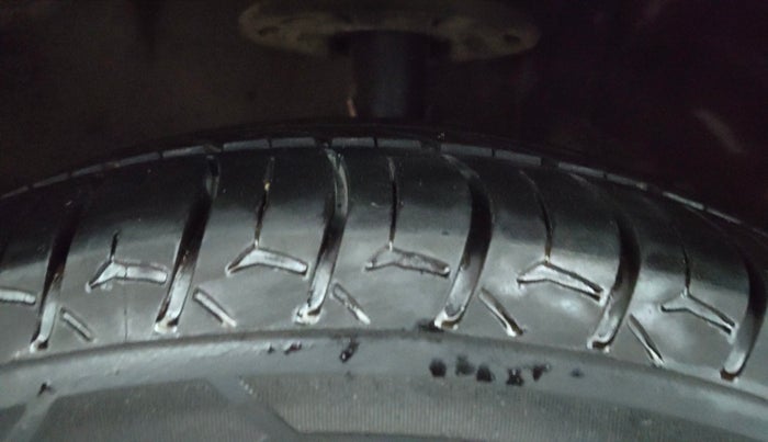 2021 Maruti XL6 ZETA AT, Petrol, Automatic, 84,940 km, Right Front Tyre Tread