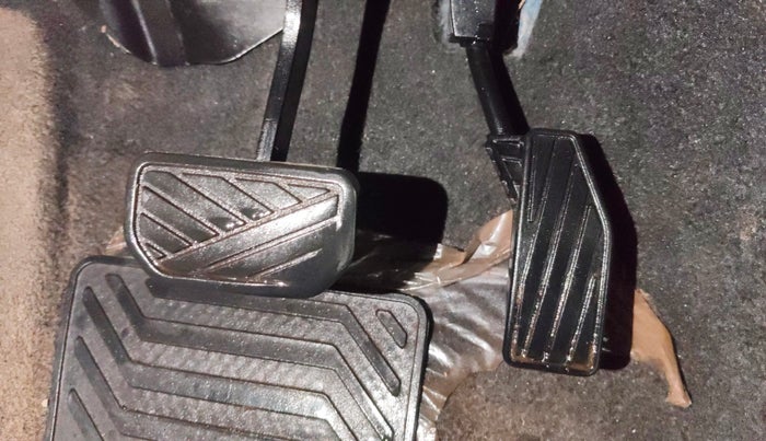 2021 Maruti XL6 ZETA AT, Petrol, Automatic, 84,940 km, Pedals