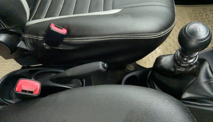 2013 Toyota Etios Liva GD, Diesel, Manual, 1,19,333 km, Gear Lever