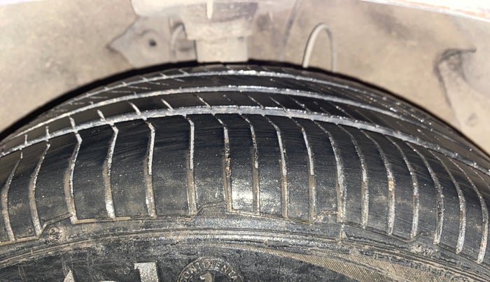 2014 Hyundai i20 MAGNA (O) 1.2, Petrol, Manual, 40,385 km, Right Front Tyre Tread