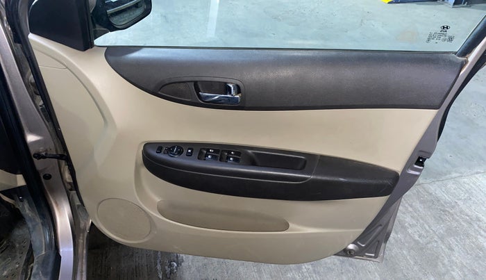 2014 Hyundai i20 MAGNA (O) 1.2, Petrol, Manual, 40,385 km, Driver Side Door Panels Control