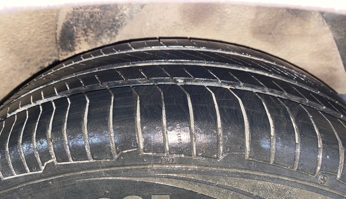 2014 Hyundai i20 MAGNA (O) 1.2, Petrol, Manual, 40,385 km, Left Rear Tyre Tread