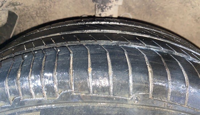 2014 Hyundai i20 MAGNA (O) 1.2, Petrol, Manual, 40,385 km, Left Front Tyre Tread