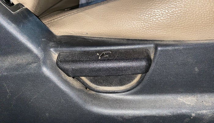 2014 Hyundai i20 MAGNA (O) 1.2, Petrol, Manual, 40,385 km, Driver Side Adjustment Panel