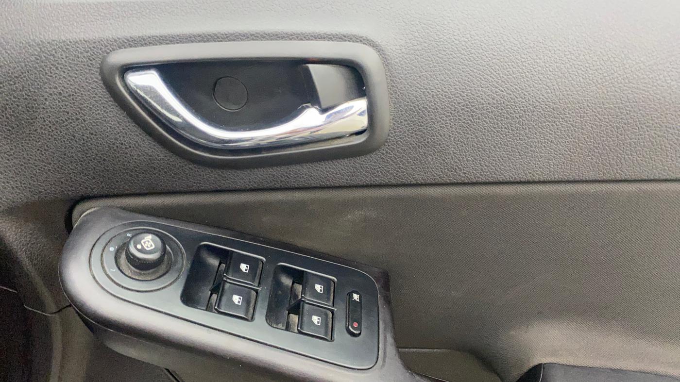 2017 Tata Zest XT PETROL, Petrol, Manual, 64,794 km, Driver Side Door Panels Control