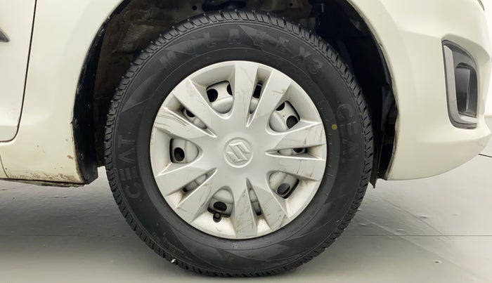 2016 Maruti Swift LXI (O), Petrol, Manual, 82,988 km, Right Front Wheel
