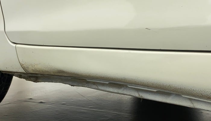 2016 Maruti Swift LXI (O), Petrol, Manual, 82,988 km, Left running board - Slightly dented