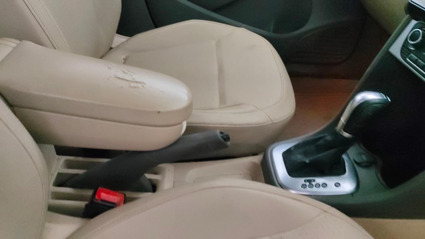 2015 Volkswagen Vento HIGHLINE 1.5 AT, Diesel, Automatic, 1,43,813 km, Gear Lever