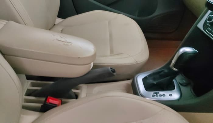 2015 Volkswagen Vento HIGHLINE 1.5 AT, Diesel, Automatic, 1,43,813 km, Gear Lever