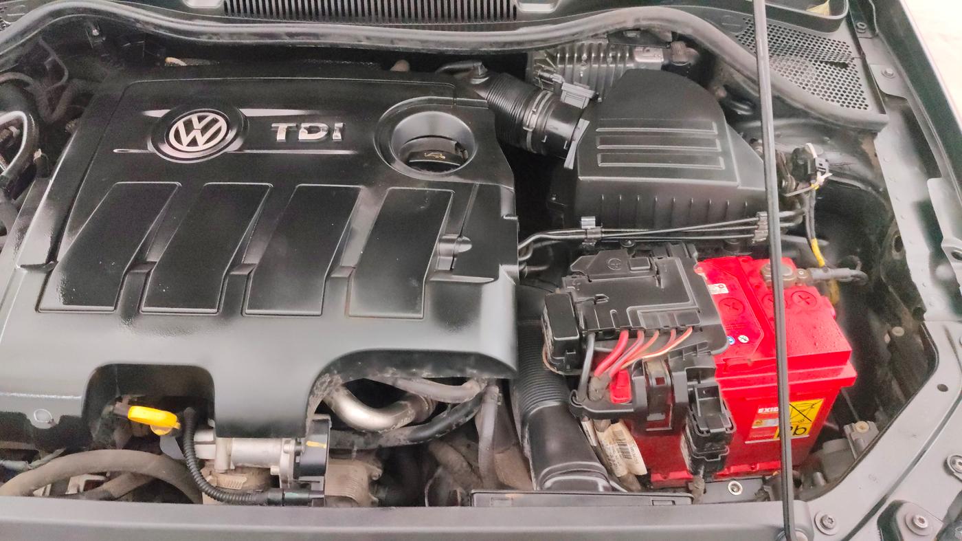 2015 Volkswagen Vento HIGHLINE 1.5 AT, Diesel, Automatic, 1,43,813 km, Engine View - Left