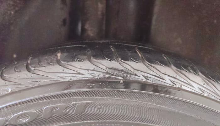 2015 Volkswagen Vento HIGHLINE 1.5 AT, Diesel, Automatic, 1,43,813 km, Right Rear Tyre Tread