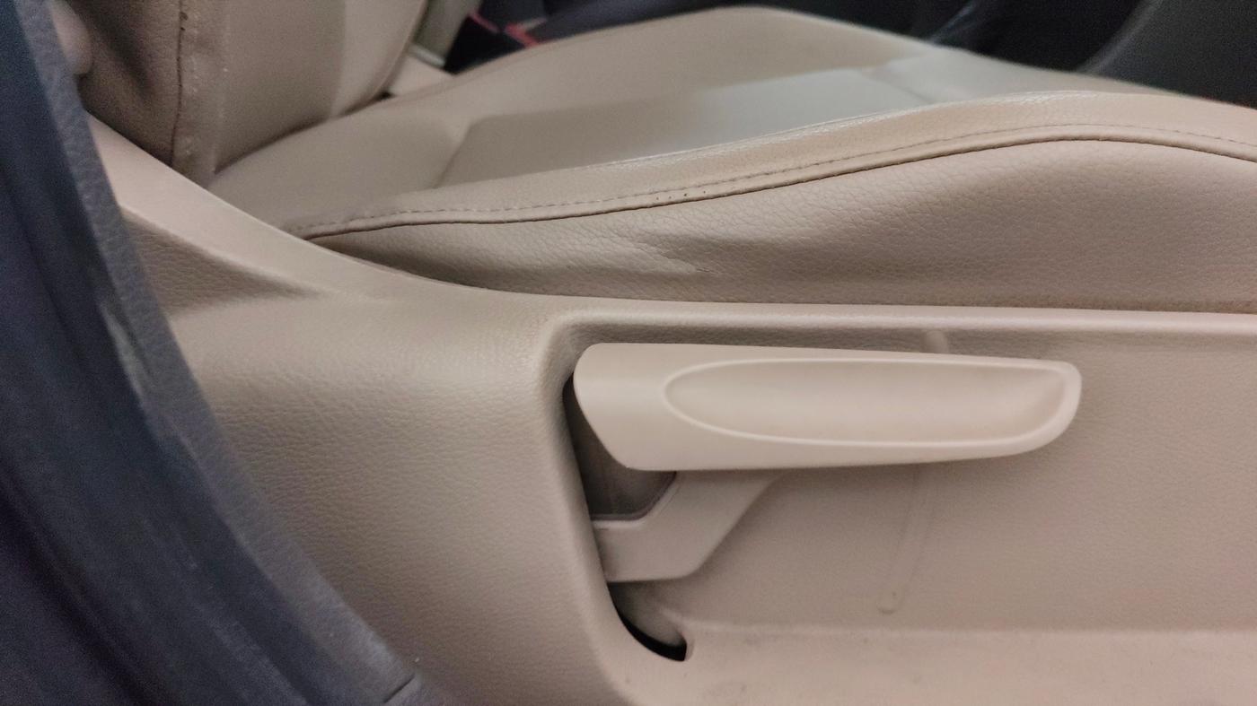 2015 Volkswagen Vento HIGHLINE 1.5 AT, Diesel, Automatic, 1,43,813 km, Driver Side Adjustment Panel