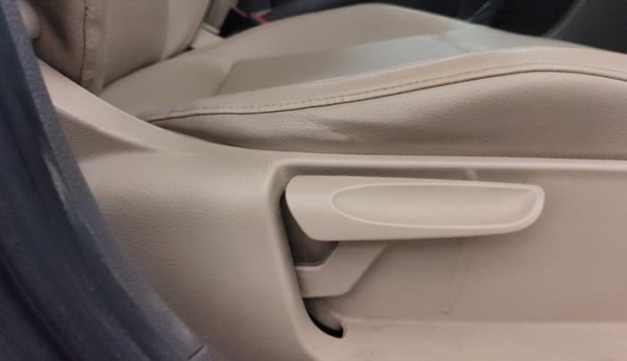 2015 Volkswagen Vento HIGHLINE 1.5 AT, Diesel, Automatic, 1,43,813 km, Driver Side Adjustment Panel