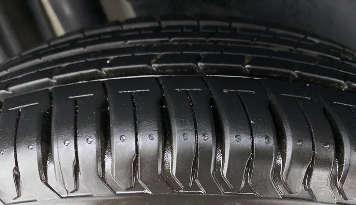 2018 Maruti Dzire VXI, Petrol, Manual, 16,396 km, Right Rear Tyre Tread