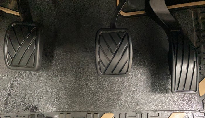 2020 Maruti S Cross ZETA 1.5, Petrol, Manual, 63,347 km, Pedals