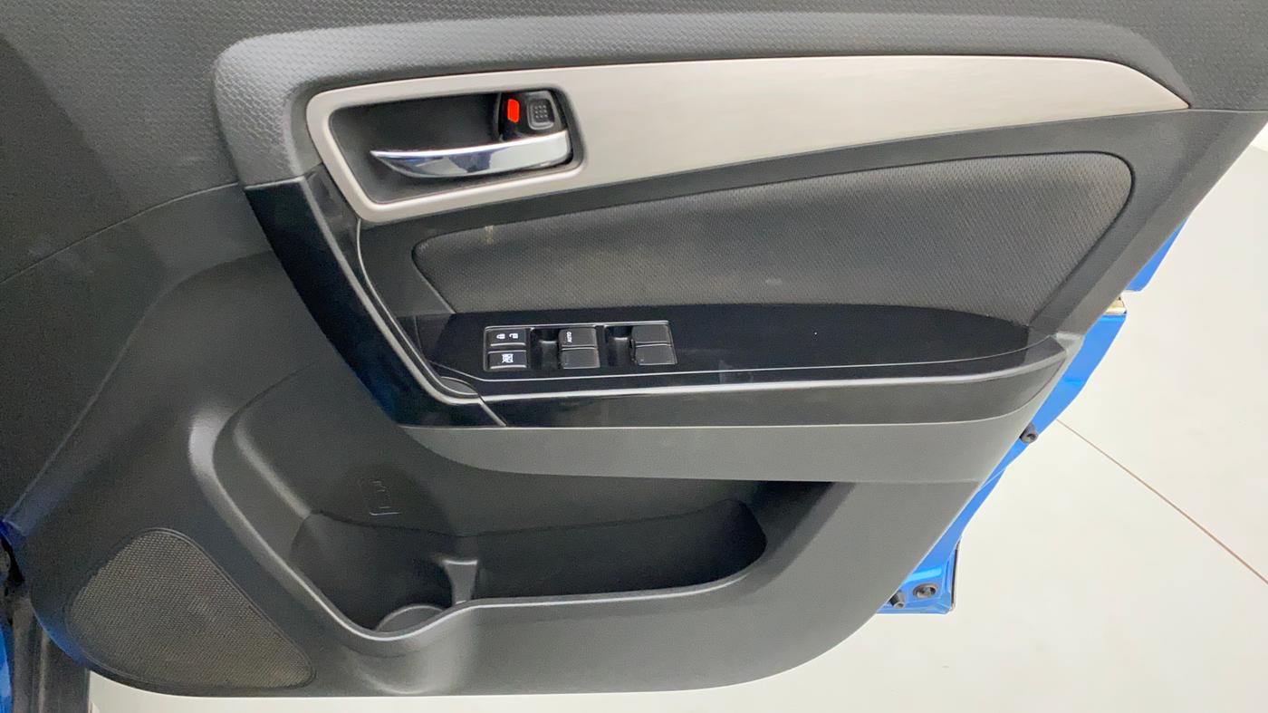 2016 Maruti Vitara Brezza ZDI PLUS DUAL TONE, Diesel, Manual, 93,136 km, Driver Side Door Panels Control