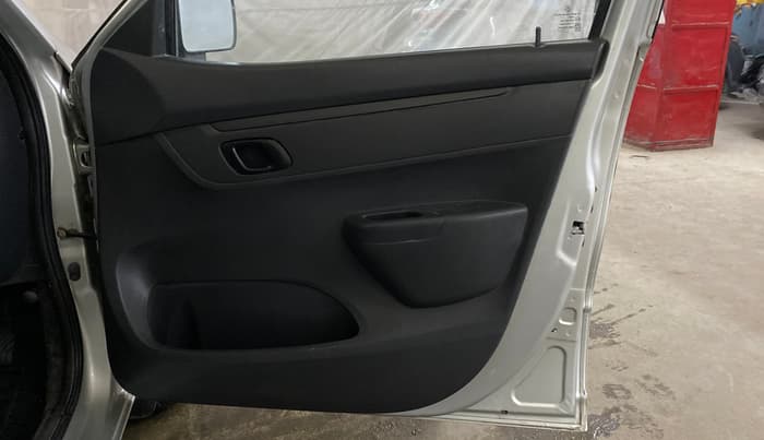 2015 Renault Kwid RXT 0.8, Petrol, Manual, 40,590 km, Driver Side Door Panels Control