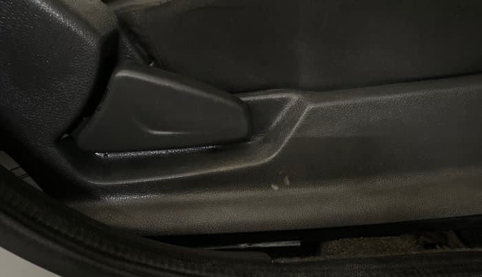 2015 Renault Kwid RXT 0.8, Petrol, Manual, 40,590 km, Driver Side Adjustment Panel