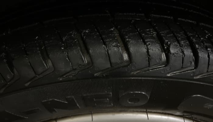 2015 Renault Kwid RXT 0.8, Petrol, Manual, 40,590 km, Left Front Tyre Tread