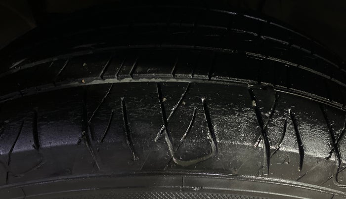 2015 Nissan Terrano XL D PLUS, Diesel, Manual, 1,00,083 km, Left Front Tyre Tread