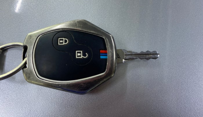 2015 Nissan Terrano XL D PLUS, Diesel, Manual, 1,00,083 km, Key Close Up