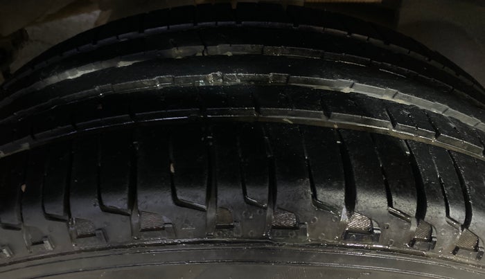 2015 Nissan Terrano XL D PLUS, Diesel, Manual, 1,00,083 km, Left Rear Tyre Tread