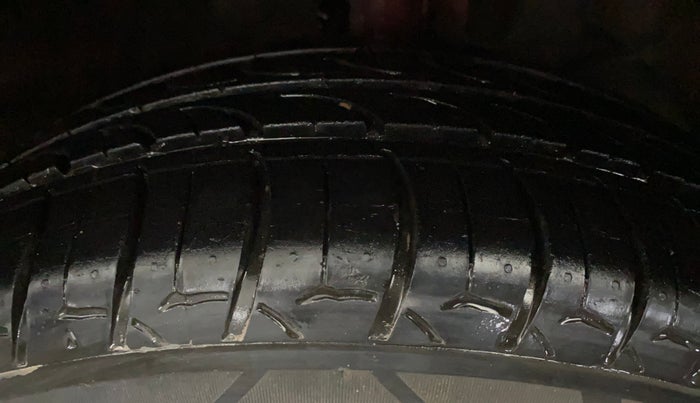 2016 Maruti Baleno ALPHA PETROL 1.2, Petrol, Manual, 76,641 km, Right Front Tyre Tread