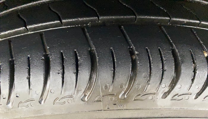 2017 Maruti Celerio ZXI, Petrol, Manual, 60,420 km, Left Front Tyre Tread