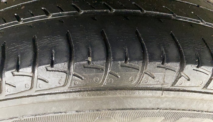 2017 Maruti Celerio ZXI, Petrol, Manual, 60,420 km, Right Rear Tyre Tread