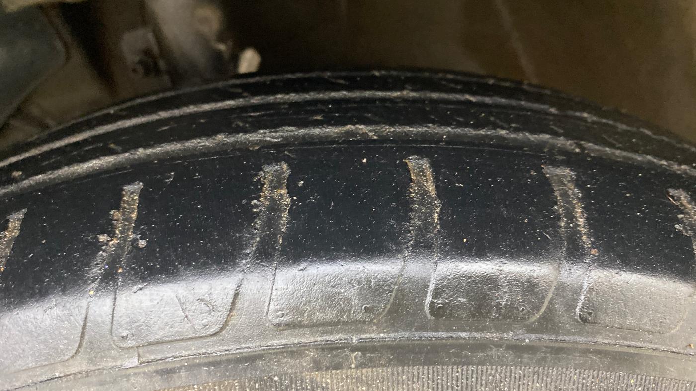 2020 Maruti Dzire VXI, Petrol, Manual, 92,933 km, Left Front Tyre Tread