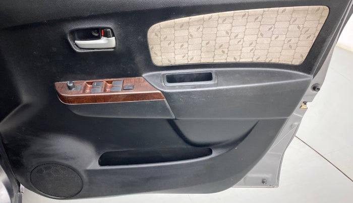 2016 Maruti Wagon R 1.0 VXI, Petrol, Manual, 56,162 km, Driver Side Door Panels Control