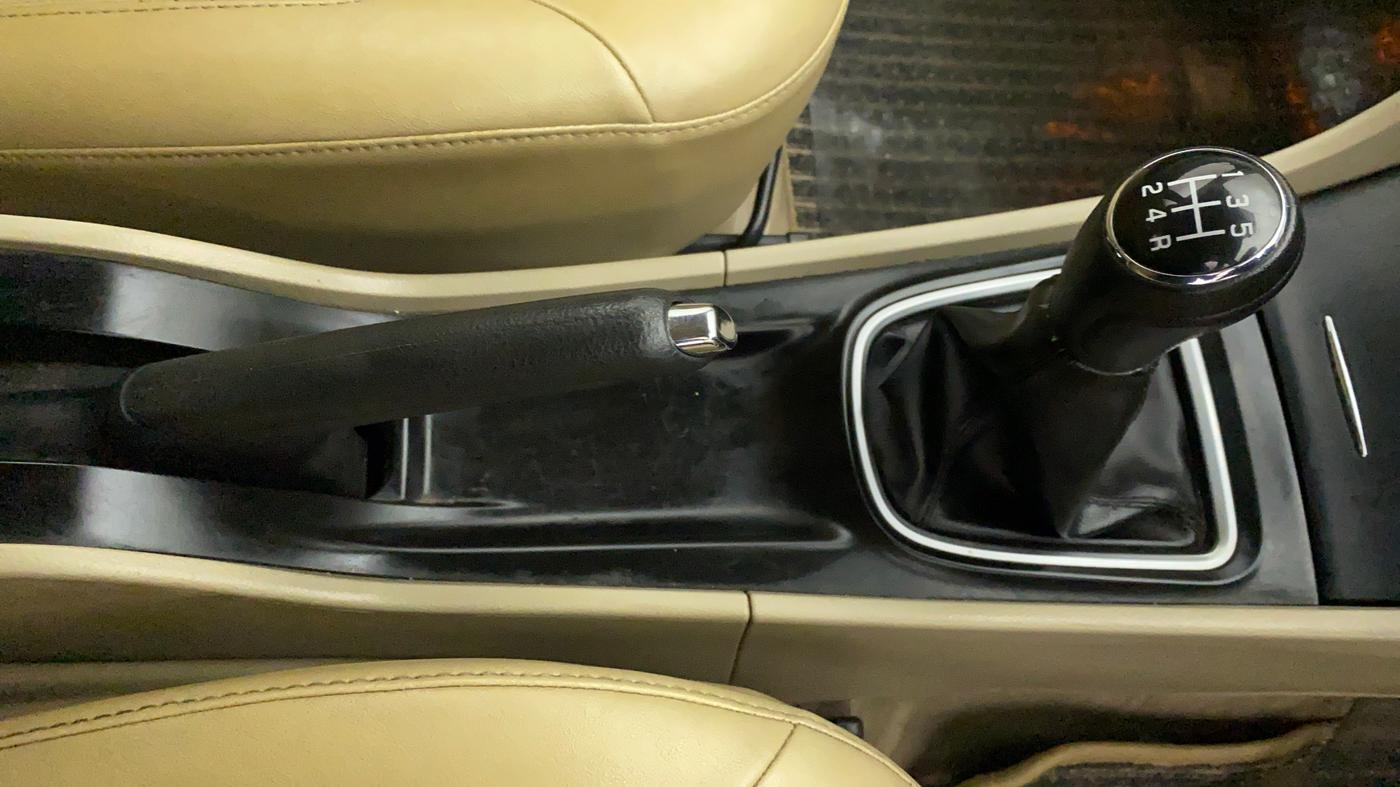 2016 Maruti Ciaz ZXI, Petrol, Manual, 38,484 km, Gear Lever