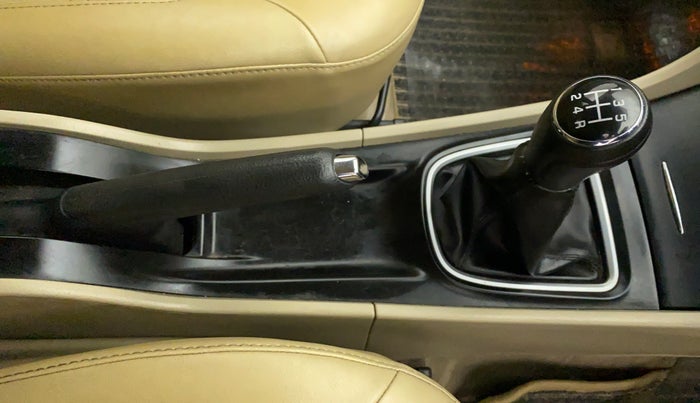 2016 Maruti Ciaz ZXI, Petrol, Manual, 38,484 km, Gear Lever